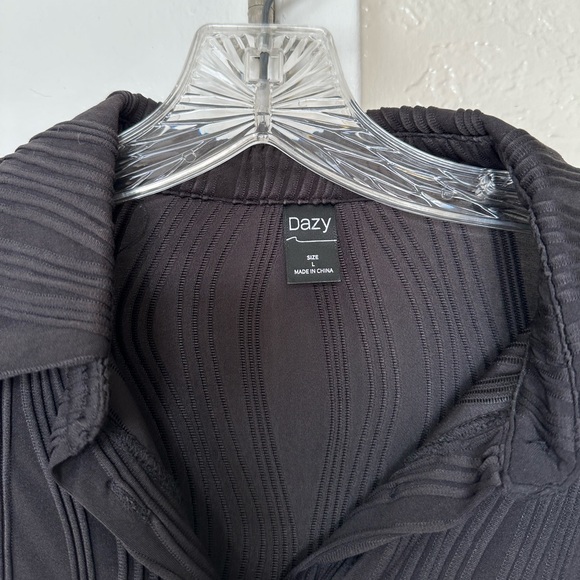 button down - Picture 4 of 4